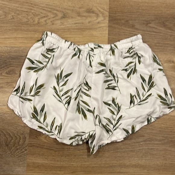 Gorgeous 100% Rayon Piyama Maggie Olive Leaf Pajama Shorts Small - Picture 5 of 6